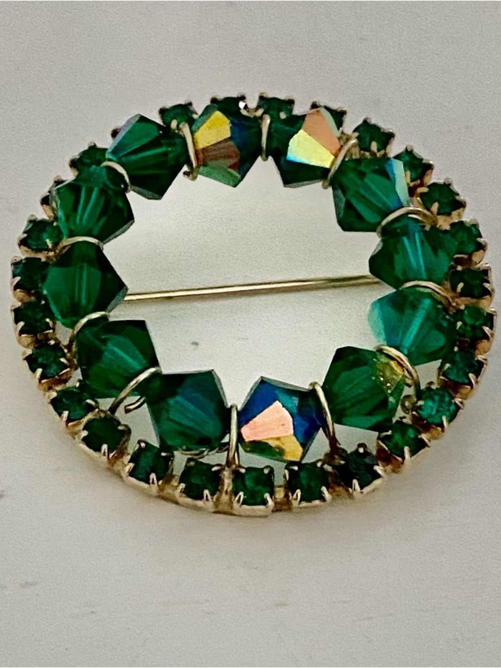 Vintage Emerald Green Rhinestone Circle Wreath Brooch